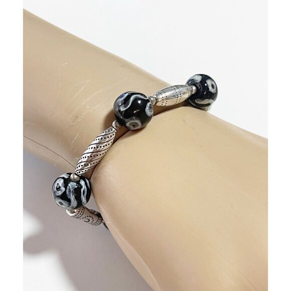 New Brighton Retired Kenya Black/White Marbled Glass Bead Bracelet Adjustable - Picture 1 of 4